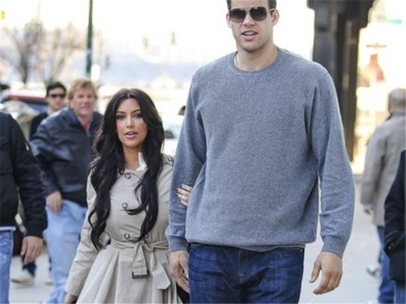 Высокий мужчина. Высокий парень с девушкой. Пара она высокая он низкий.